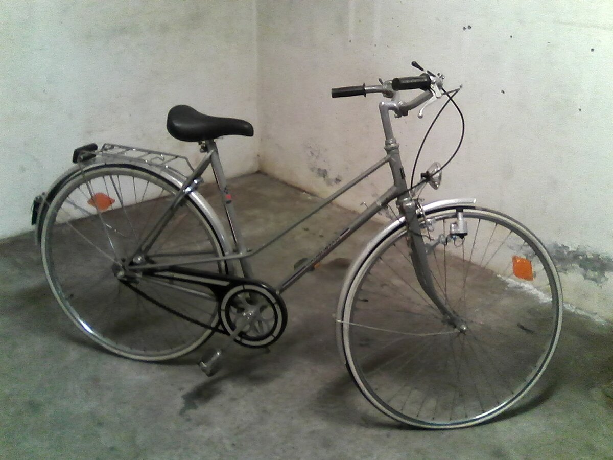 Bicicleta de senhora Augusta, quadro aberto prateado