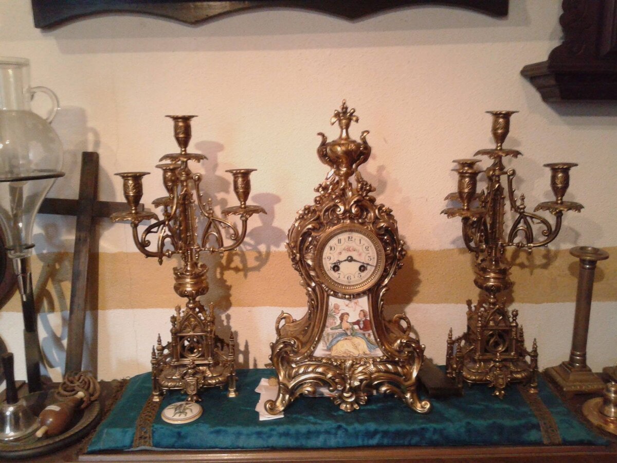 Conjunto — Relógio e Candelabros em Bronze Dourado
