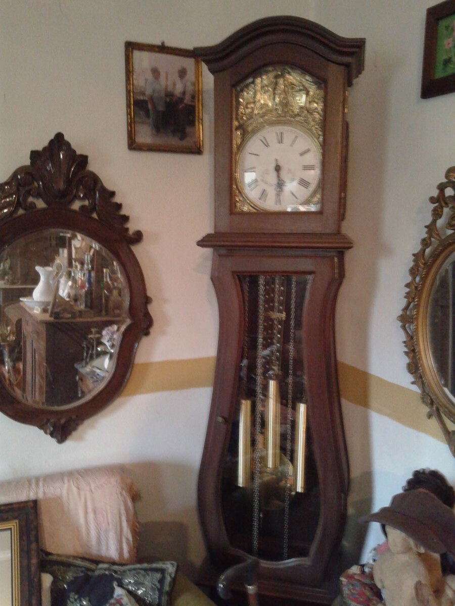 Relógio de Pé — Coluna com Mostrador Dourado
