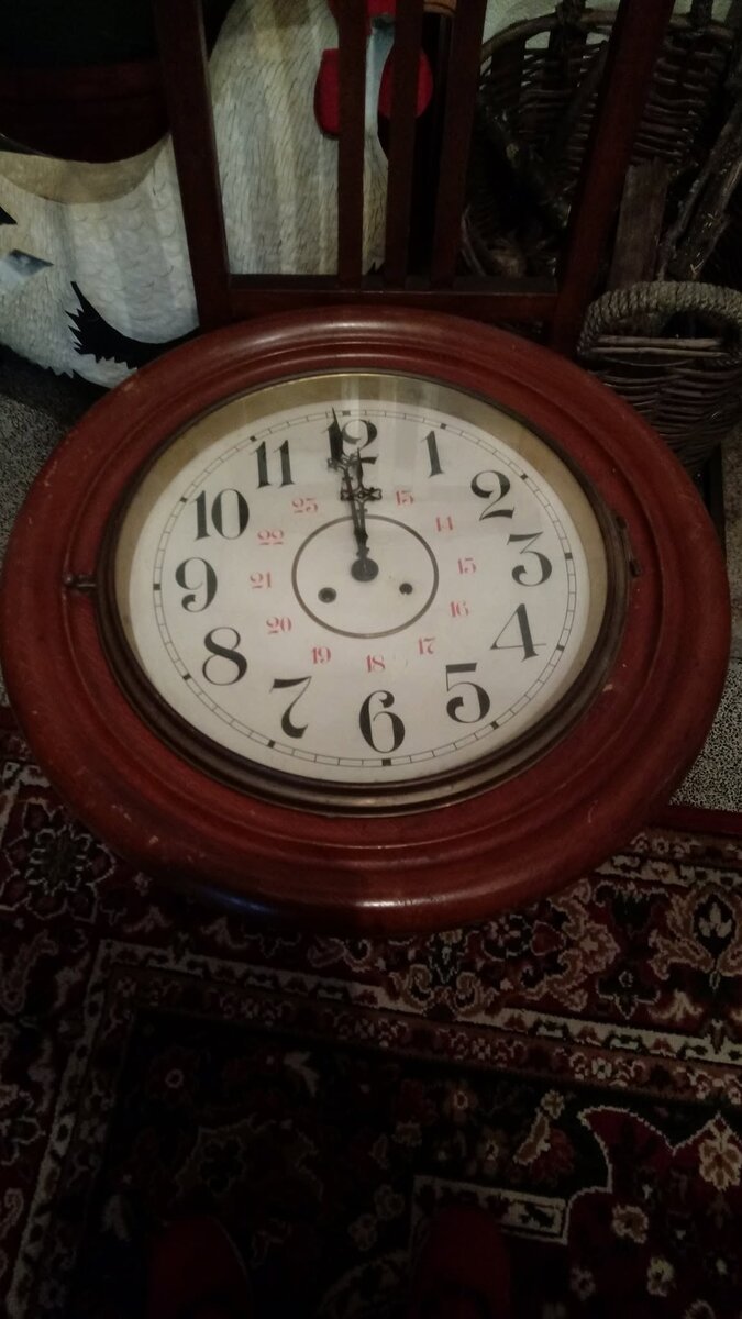 Relógio de Mesa — Mostrador Redondo, Moldura Clara